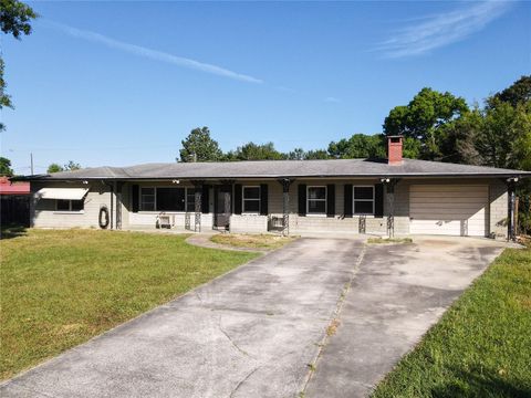 A home in DELAND