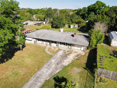 A home in DELAND