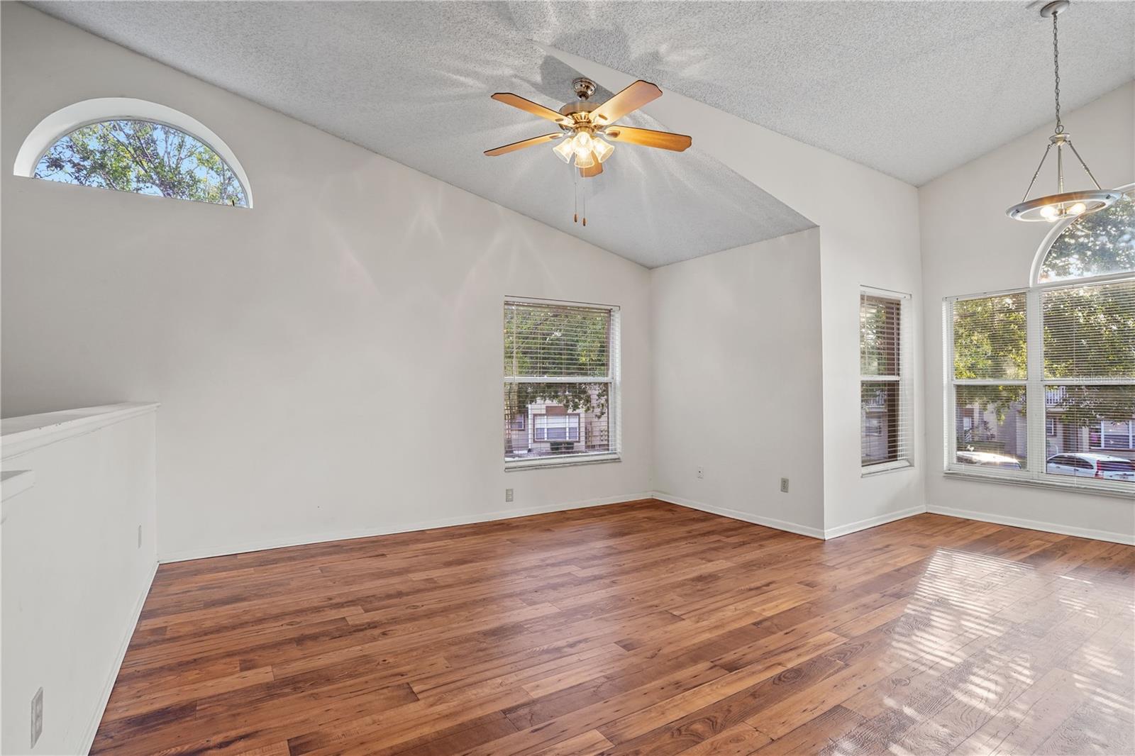 SIESTA LAGO CONDOS BLDG 16 - Residential