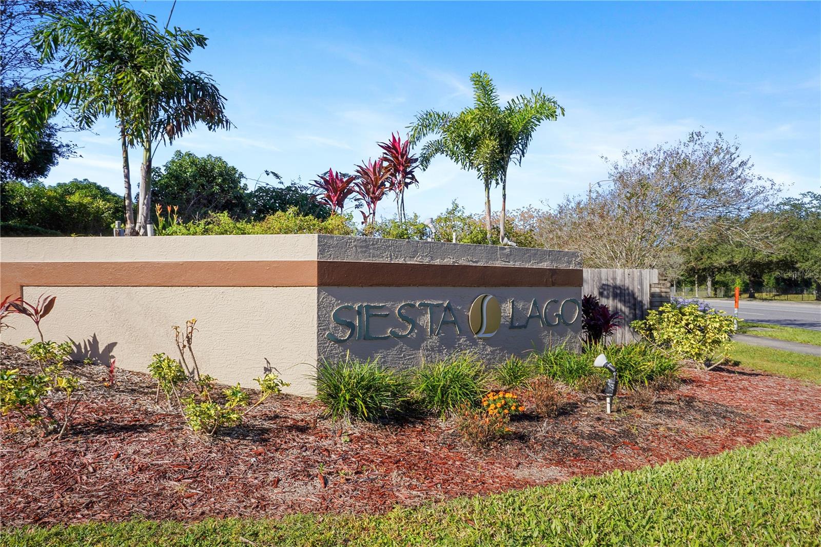 SIESTA LAGO CONDOS BLDG 16 - Residential