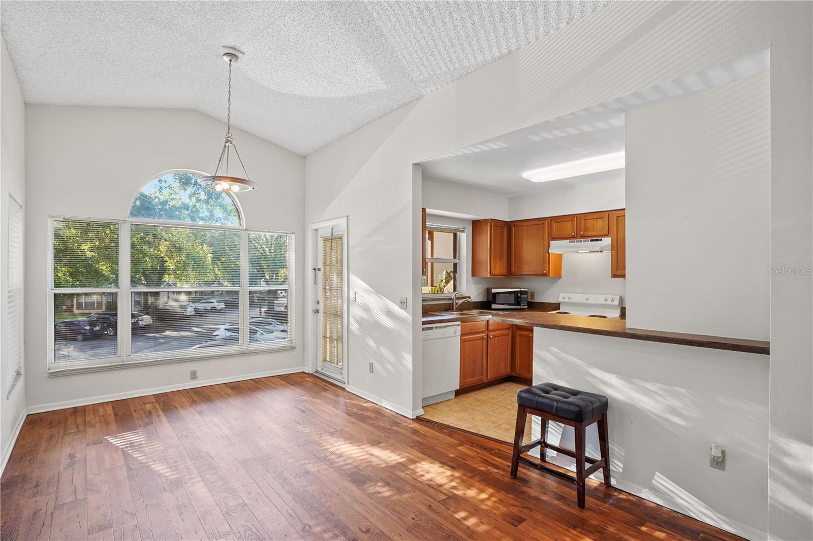 SIESTA LAGO CONDOS BLDG 16 - Residential