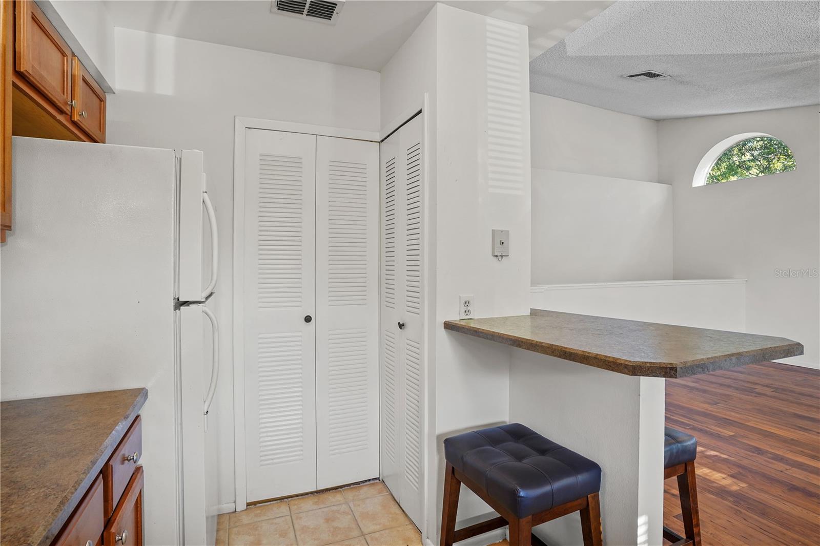 SIESTA LAGO CONDOS BLDG 16 - Residential