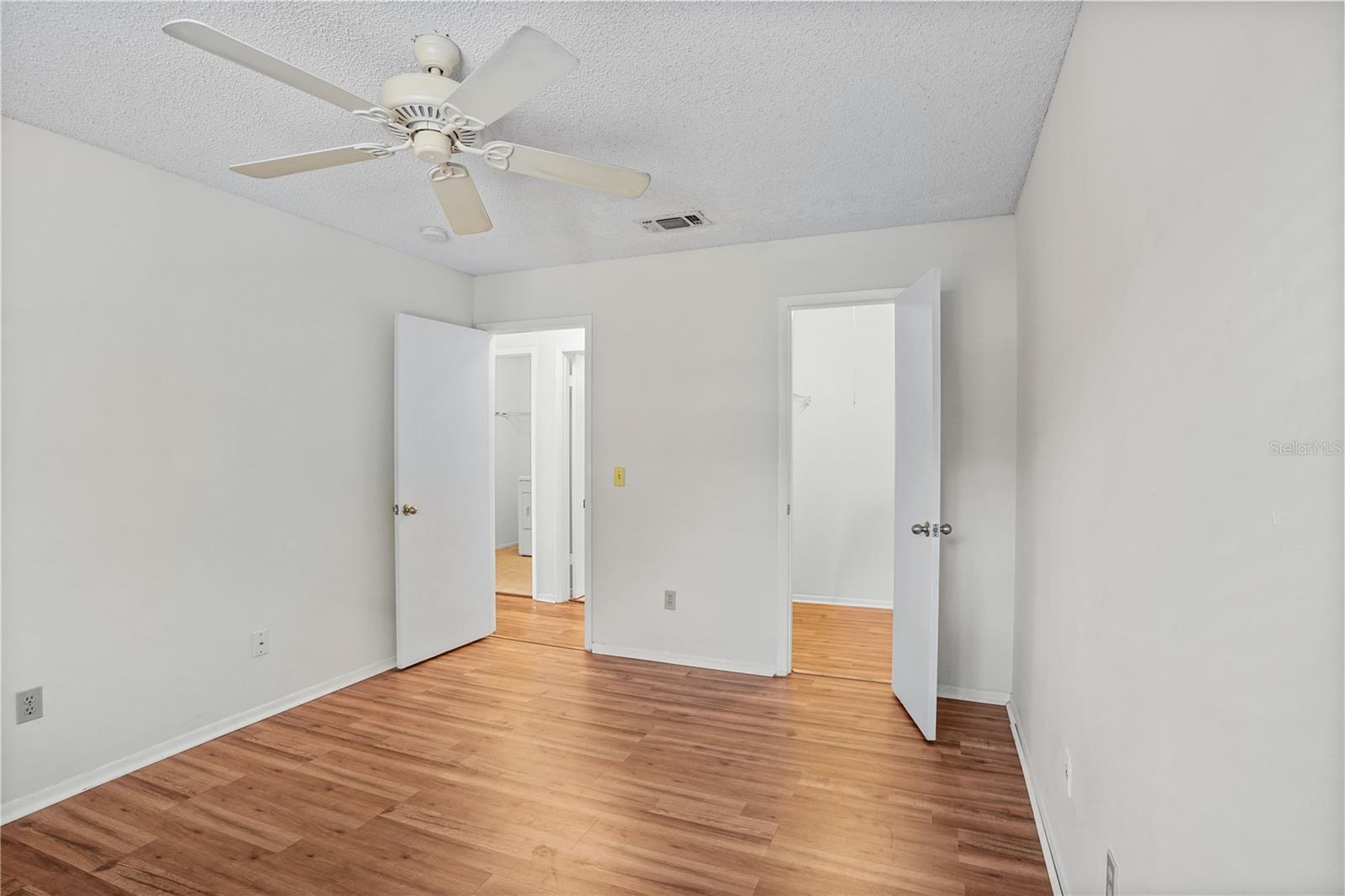 SIESTA LAGO CONDOS BLDG 16 - Residential