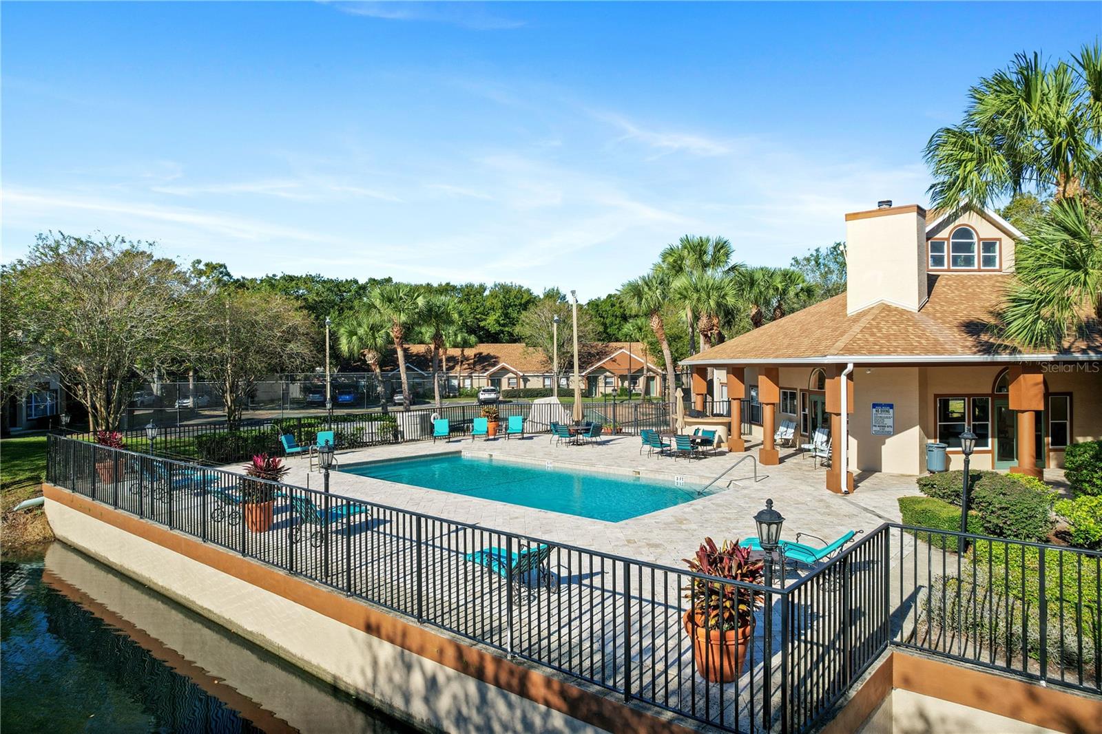 SIESTA LAGO CONDOS BLDG 16 - Residential