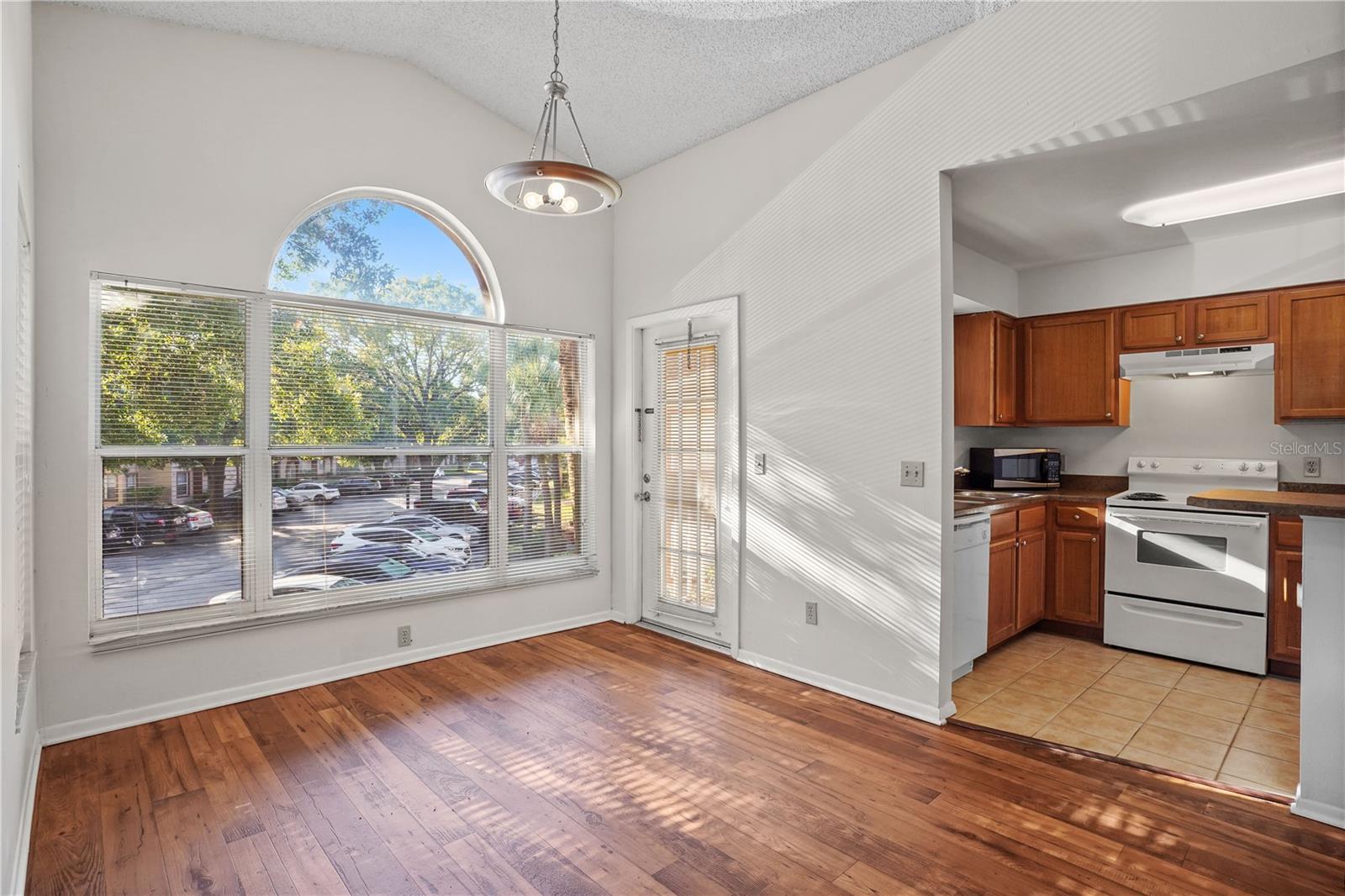 SIESTA LAGO CONDOS BLDG 16 - Residential