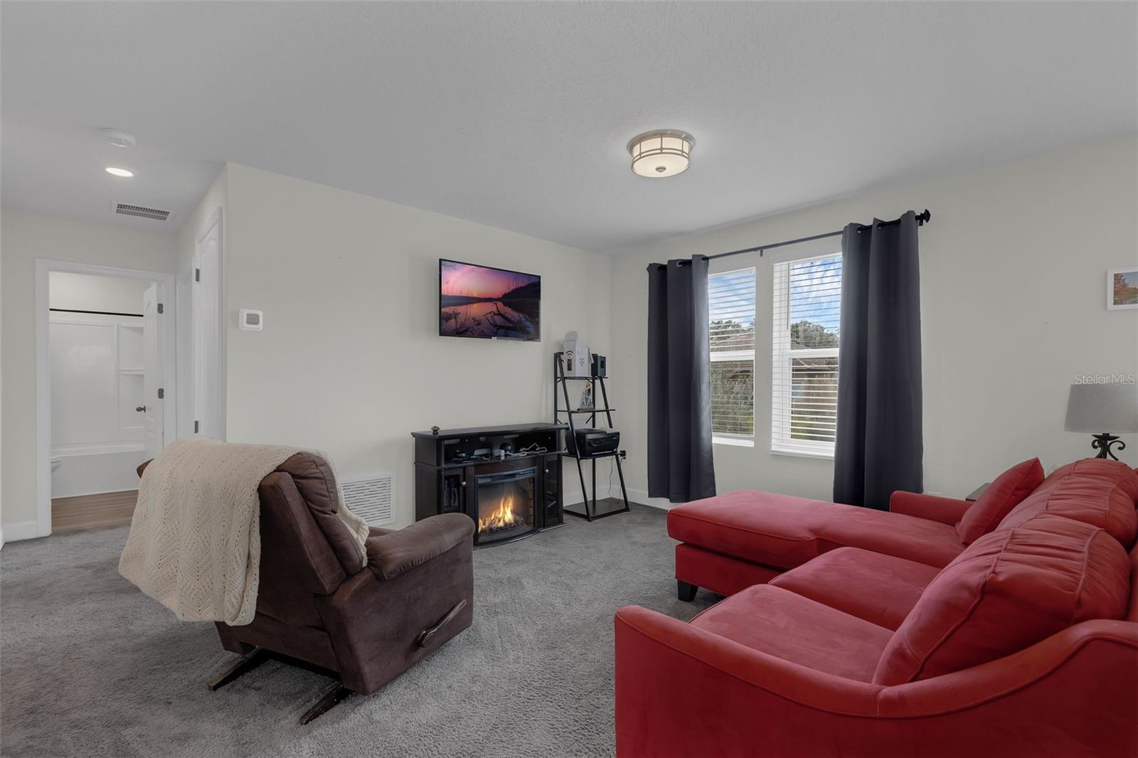 SEASONS AT HILLSIDE - Residential Lease