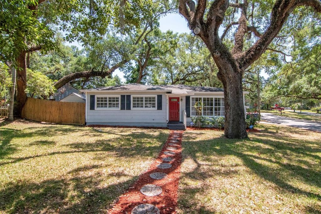 Photo of 2101 E Howell Street, Tampa, FL 33610 (MLS # TB8499958)