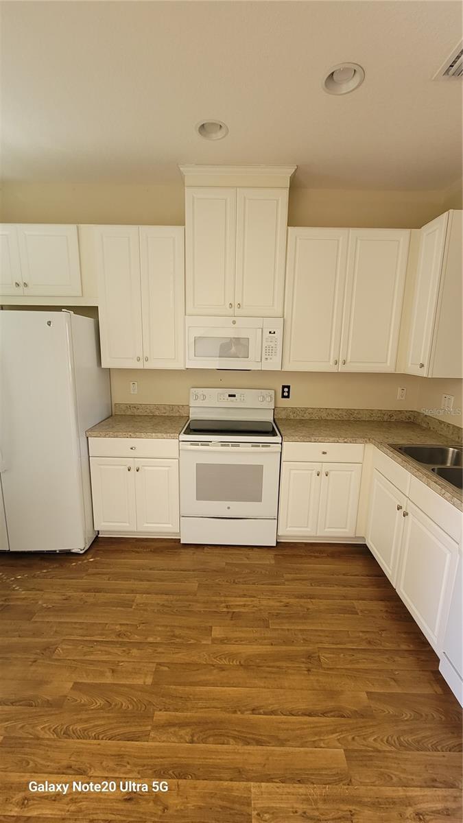 8810 WALNUT GABLE COURT