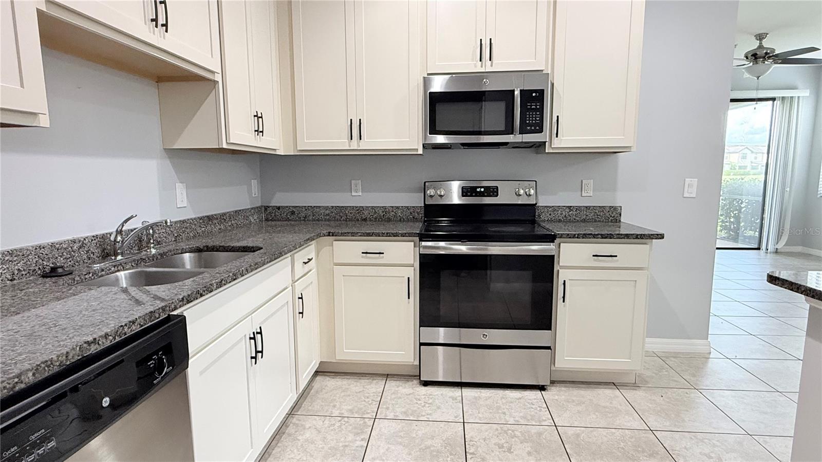 OAK RIDGE - Residential Lease