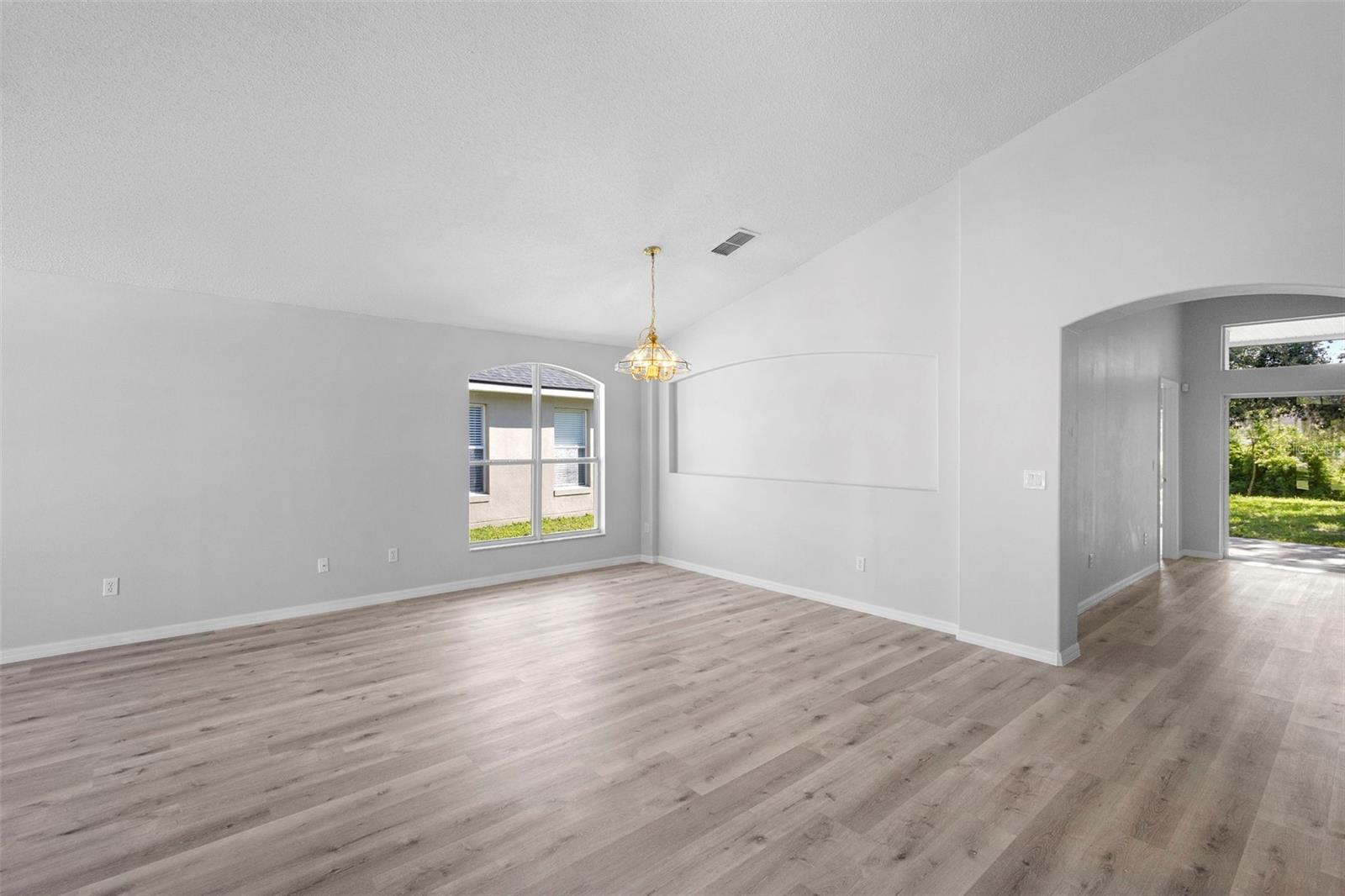 707 STONEWYK WAY