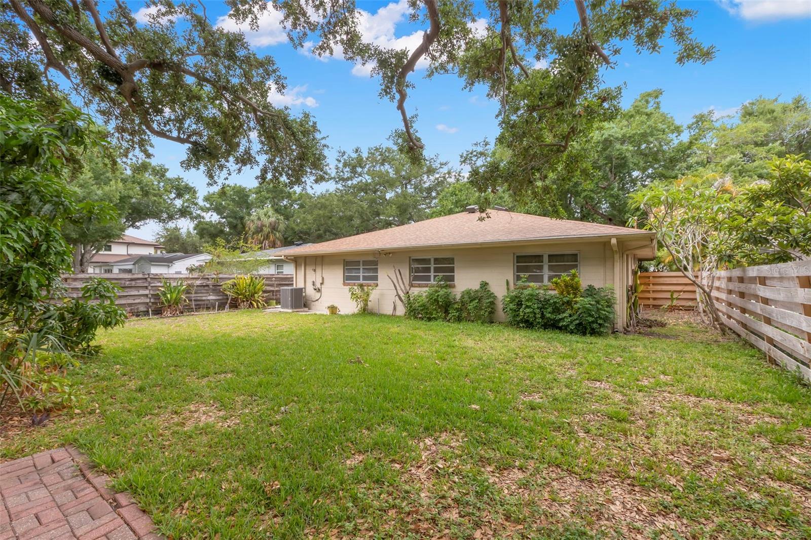SUNSET PARK - Residential
