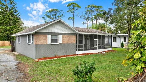 A home in SOUTH DAYTONA