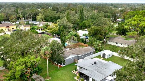 A home in SOUTH DAYTONA