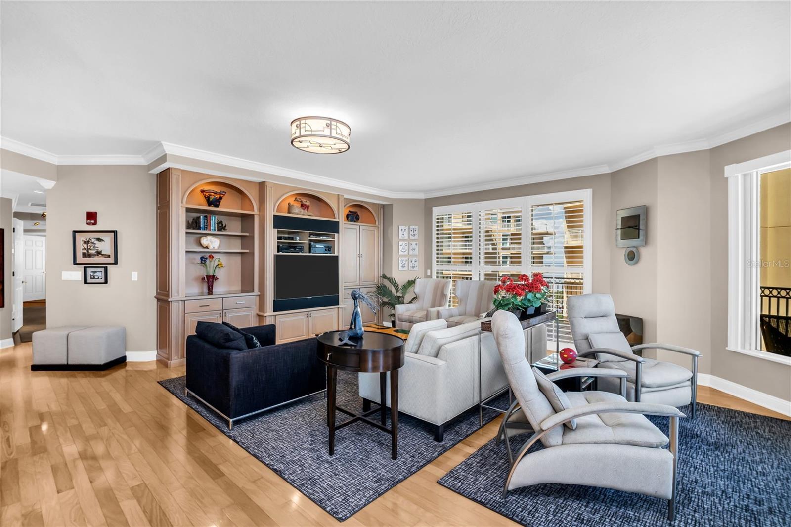 555 5TH AVENUE NE 1122