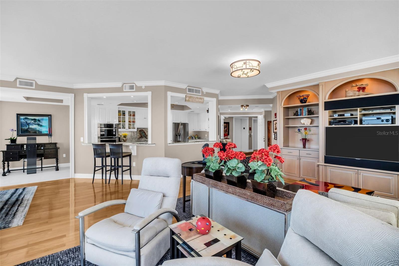 555 5TH AVENUE NE 1122