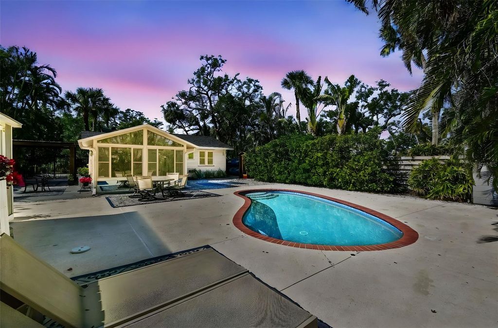 Photo of 913 Tennessee Lane, Sarasota, FL 34234 (MLS # O6369286)