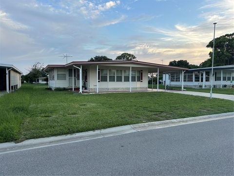 A home in TAVARES