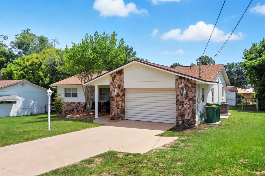 Photo of 305 Edison St, Inverness, FL 34452 (MLS # G5102033)