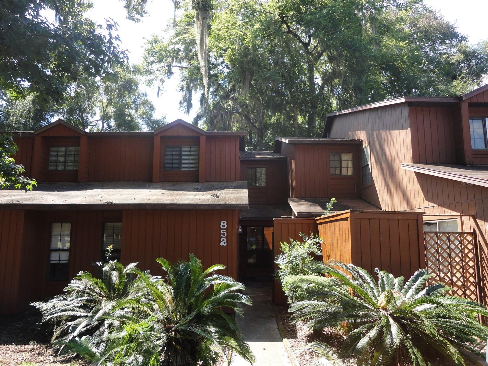 Large 3 bedroom / 3 bath condo in Rockwood Villas. Close to UF, I-75, shopping and entertainment. Laminate floors throughout, except for carpet on stairs and tiled bathroom floors. Bathrooms just upgraded with new shower trim and new bathroom faucets. Extended screen porch with windows; washer/dryer included. Rockwood Villas offers two pools, tennis courts and a clubhouse. Estimated 1,370 SF. 1 approved pet up to 20lbs with monthly pet rent.
Available : NOW
**Residents will be enrolled in the Resident Benefits Package (RBP) for $39.95/month which includes renters insurance, HVAC air filter delivery (for applicable properties), credit building to help boost your credit score with timely rent payments, $1M Identity Protection, move-in concierge service making utility connection and home service setup a breeze during your move-in, our best-in-class resident rewards program, and much more! More details upon application. **