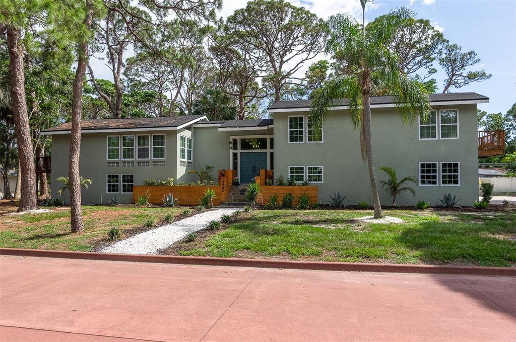 Photo of 1320 Coral Way S, St Petersburg, FL 33705 (MLS # O6346410)