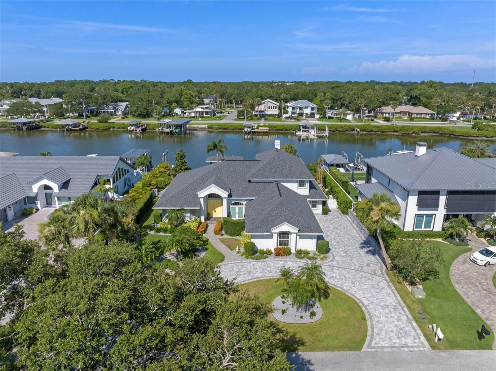 YACHT CLUB ISLAND ESTATE - Residential