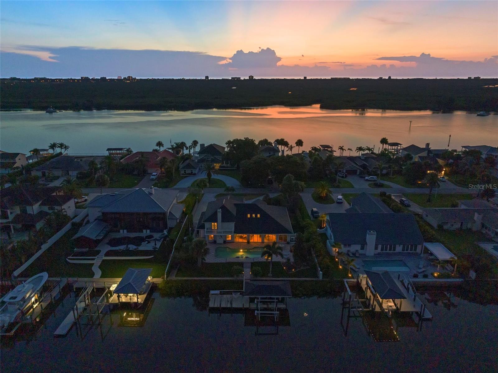 YACHT CLUB ISLAND ESTATE - Residential