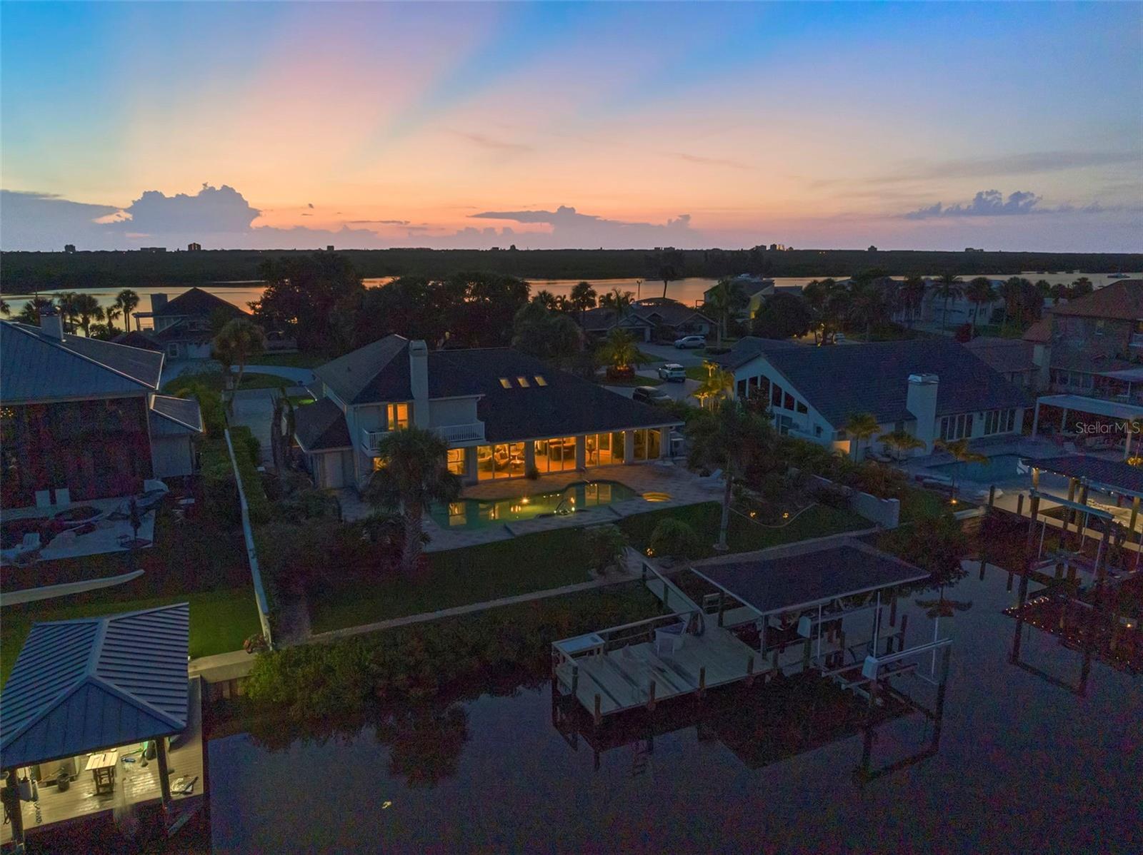 YACHT CLUB ISLAND ESTATE - Residential