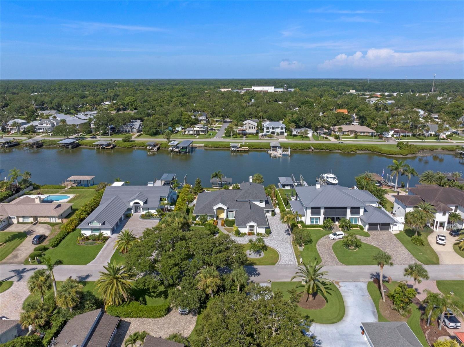 YACHT CLUB ISLAND ESTATE - Residential