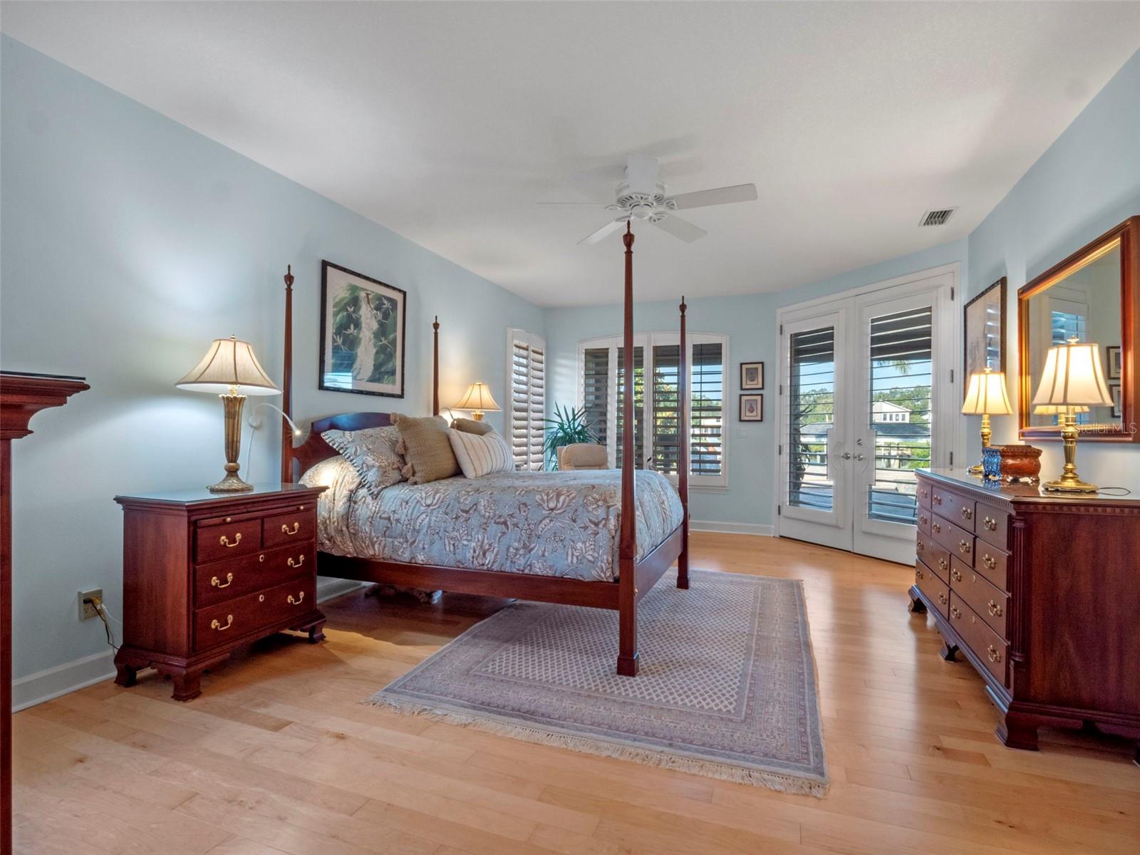 YACHT CLUB ISLAND ESTATE - Residential