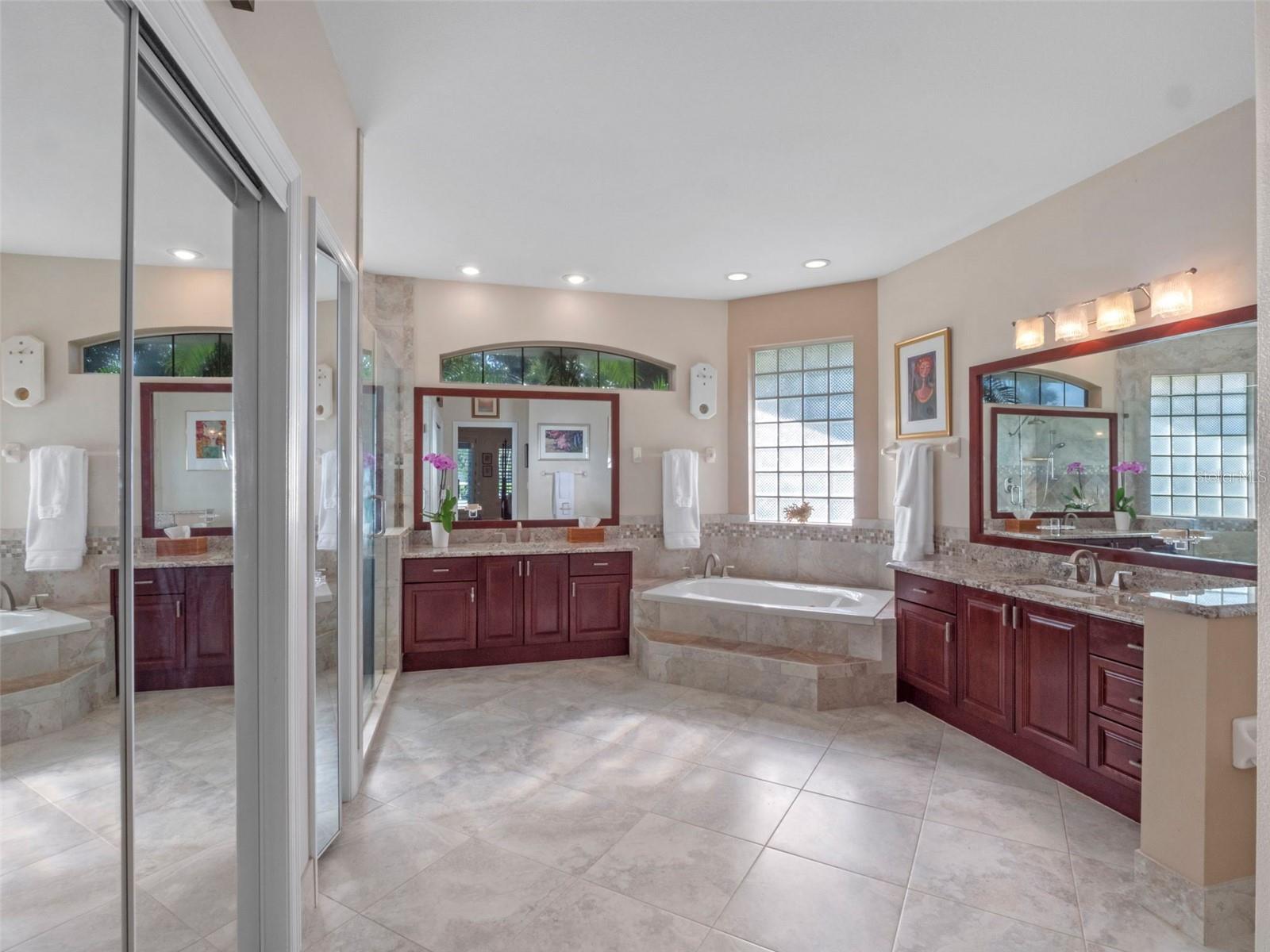 YACHT CLUB ISLAND ESTATE - Residential