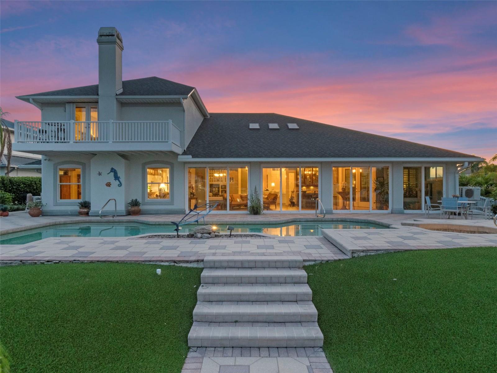 1216 COMMODORE DRIVE