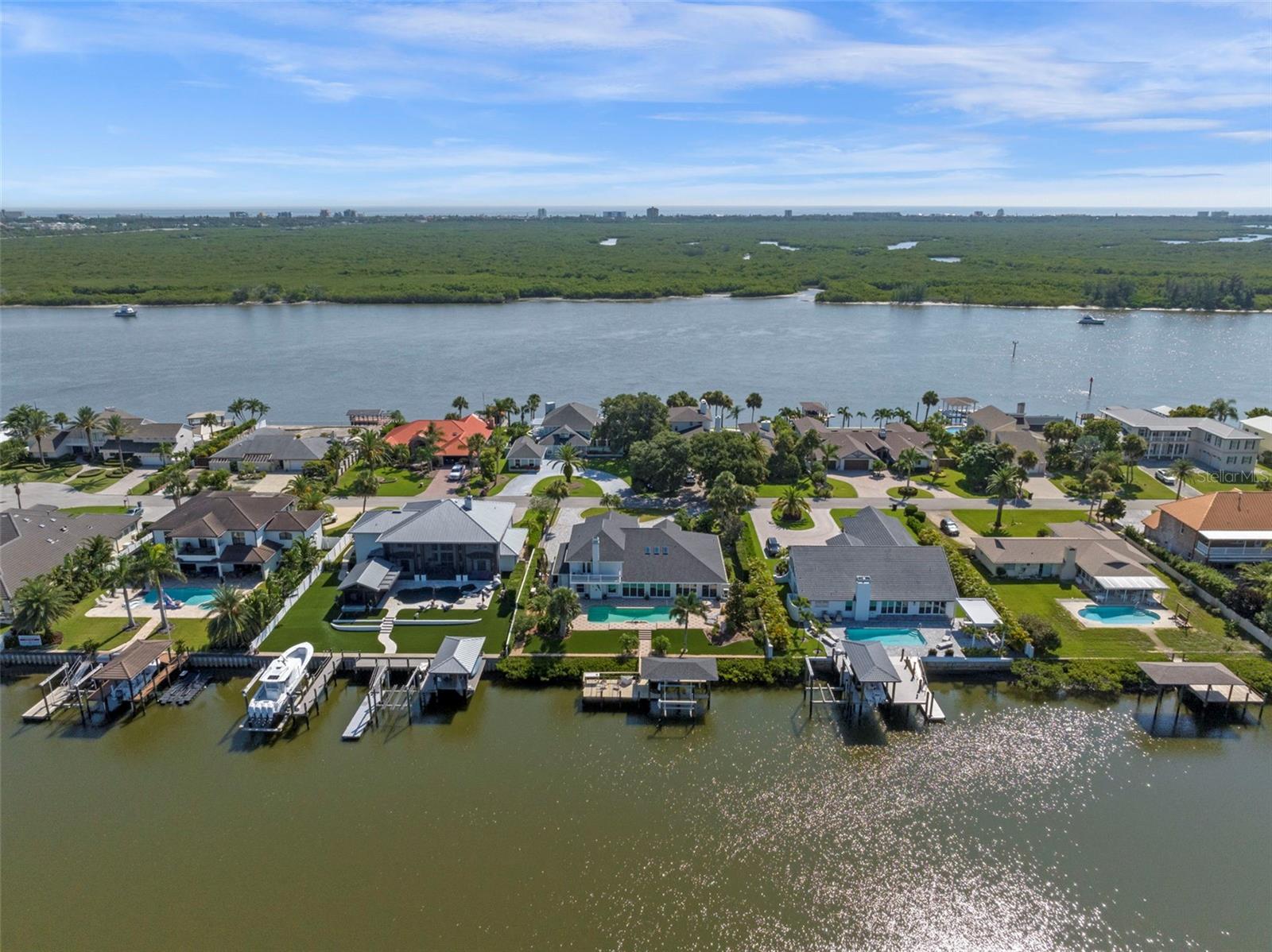 YACHT CLUB ISLAND ESTATE - Residential