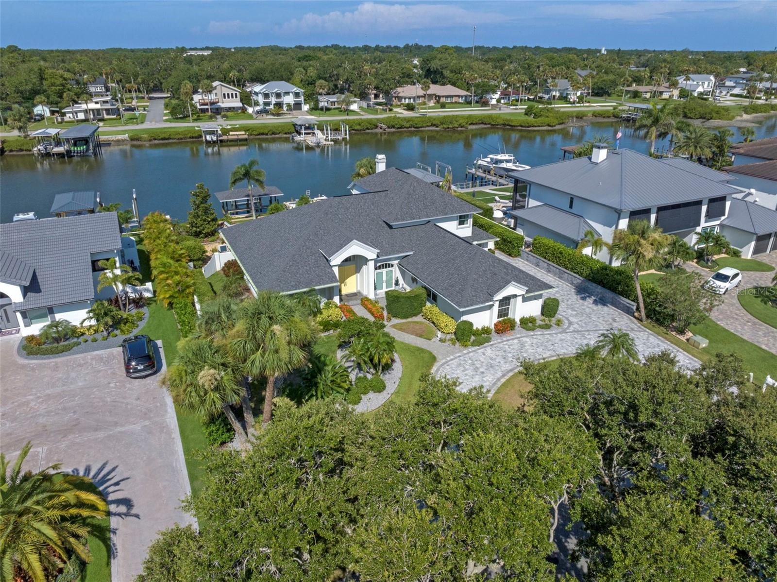 YACHT CLUB ISLAND ESTATE - Residential
