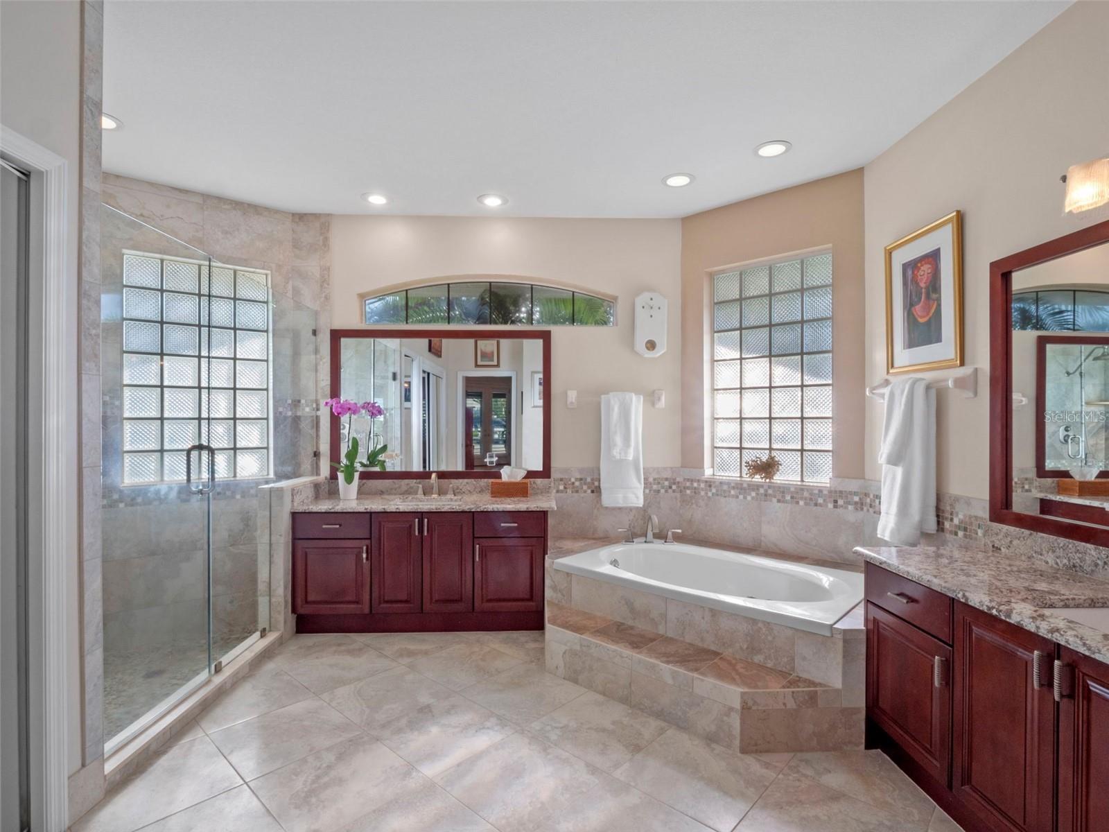YACHT CLUB ISLAND ESTATE - Residential