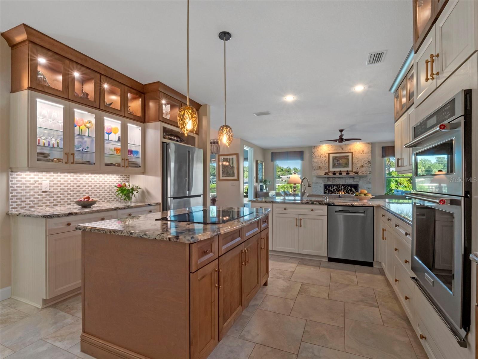 YACHT CLUB ISLAND ESTATE - Residential