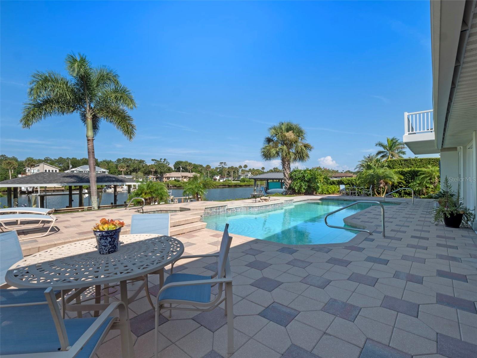 YACHT CLUB ISLAND ESTATE - Residential
