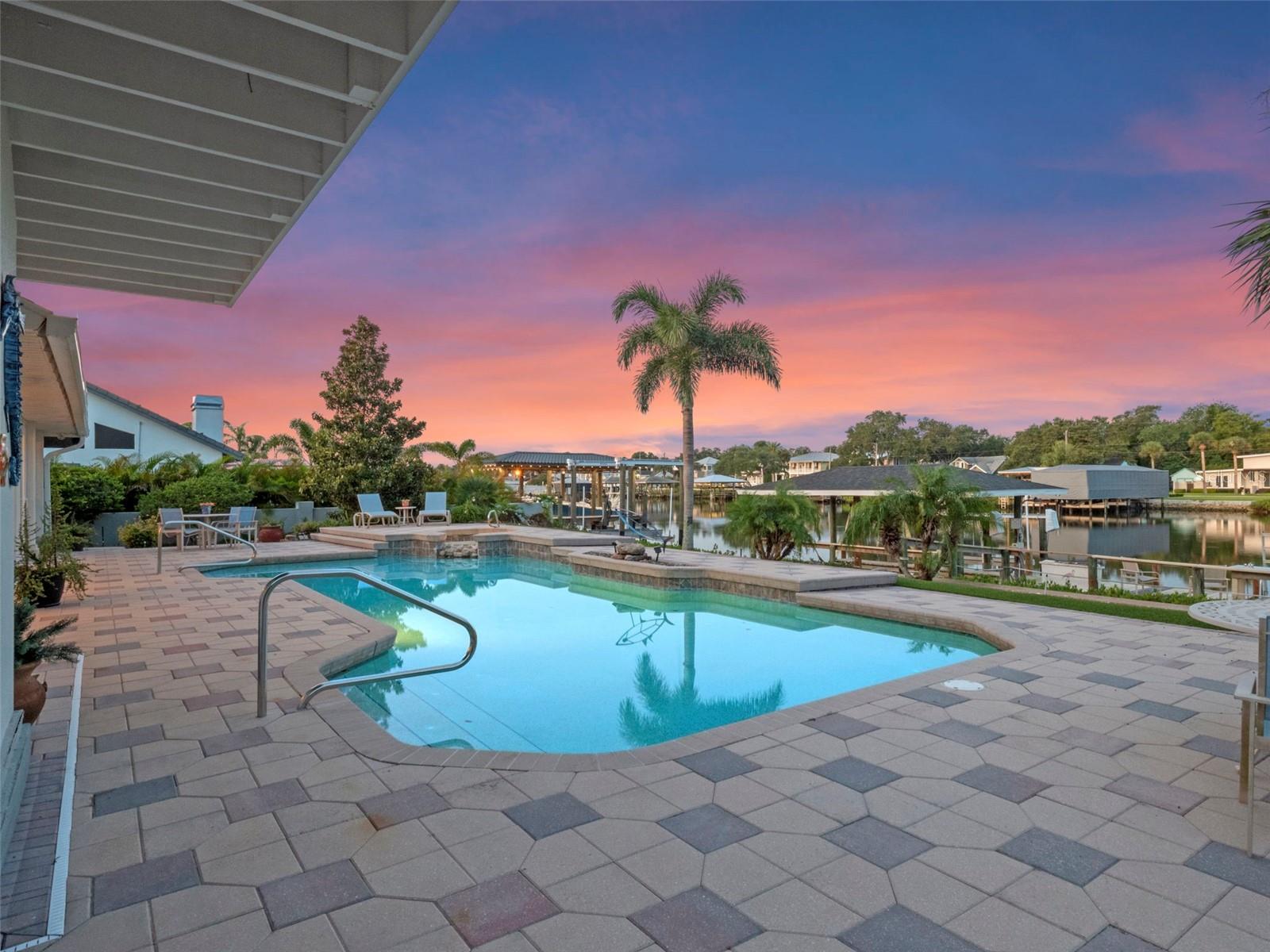 1216 COMMODORE DRIVE