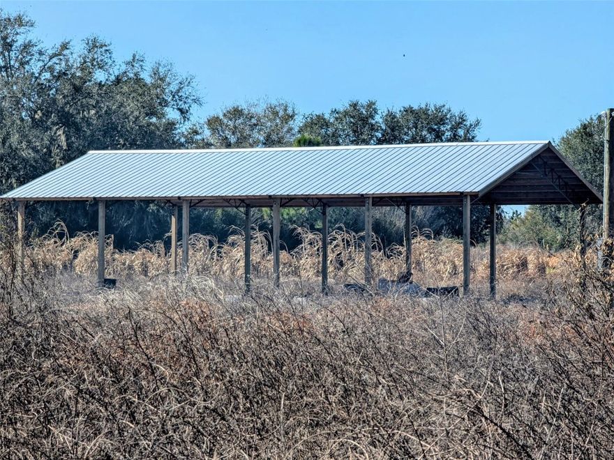 Nice 10 acres land for sale in Wauchula including the crops, the barn and tractor, estimate crop worth 100k, barn 10k, and tractor 10k,and RV; the two container cooler boxes do not include, Sellers motivated to sell, the land have wells and electricity, but not septic yet.