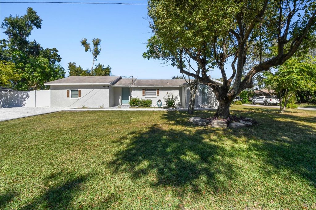 Photo of 3502 N Lincoln Avenue, Tampa, FL 33607 (MLS # C7521906)