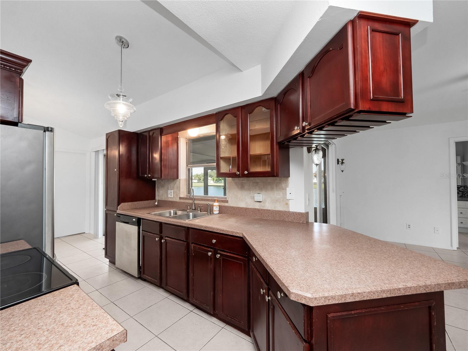 140 FLORAL COURT