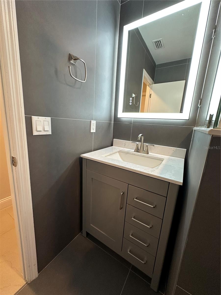 BLOOMINGDALE SEC C UNIT 2 - Residential Lease