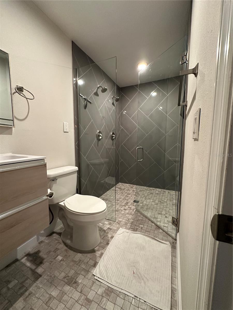 BLOOMINGDALE SEC C UNIT 2 - Residential Lease