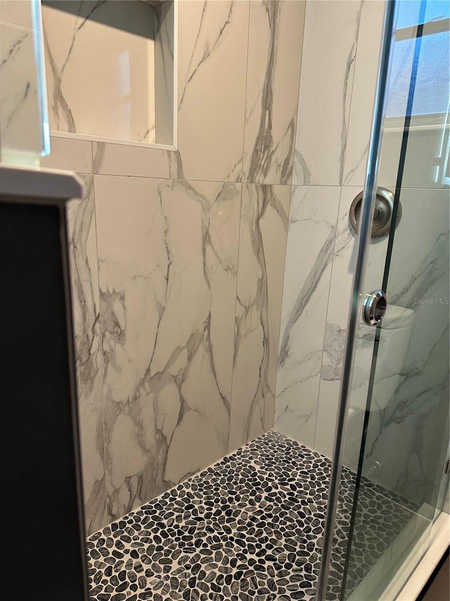 BLOOMINGDALE SEC C UNIT 2 - Residential Lease