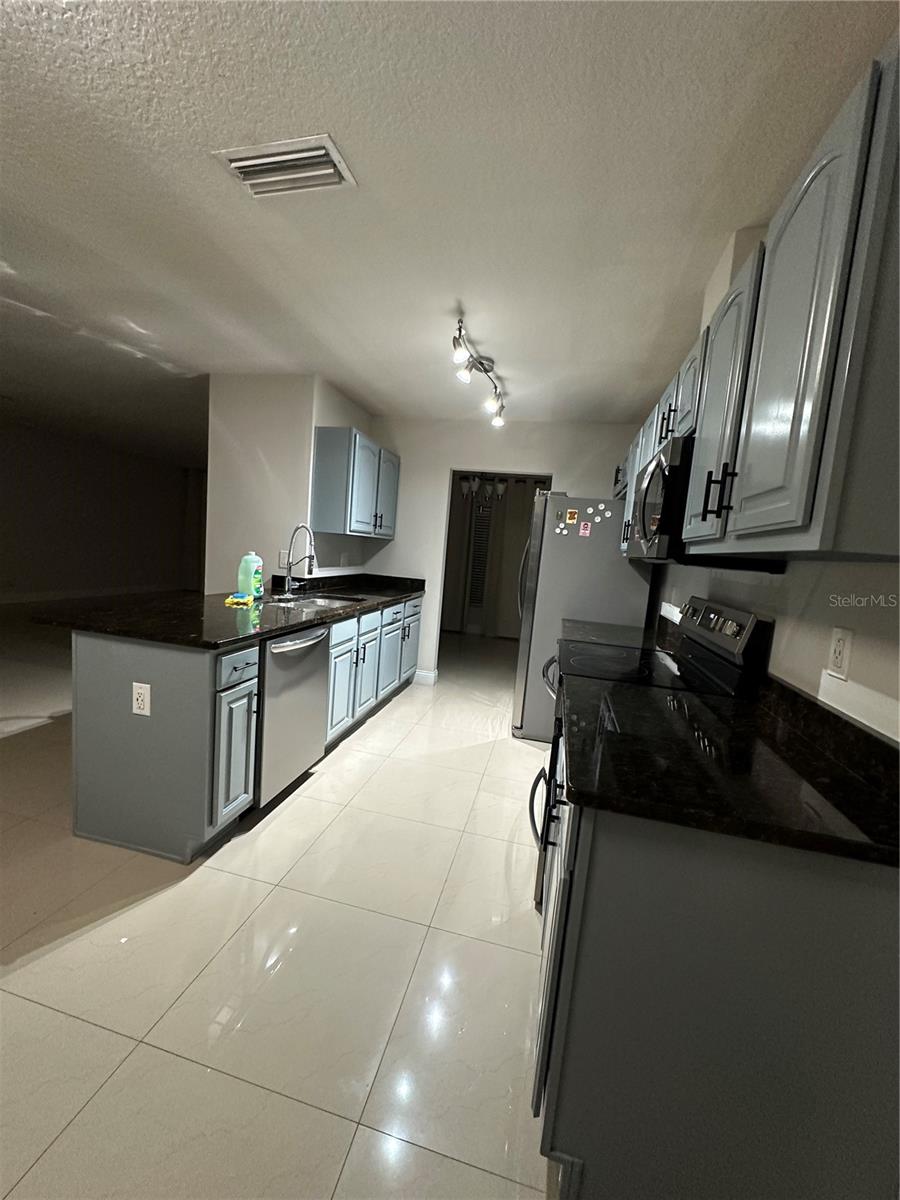 BLOOMINGDALE SEC C UNIT 2 - Residential Lease