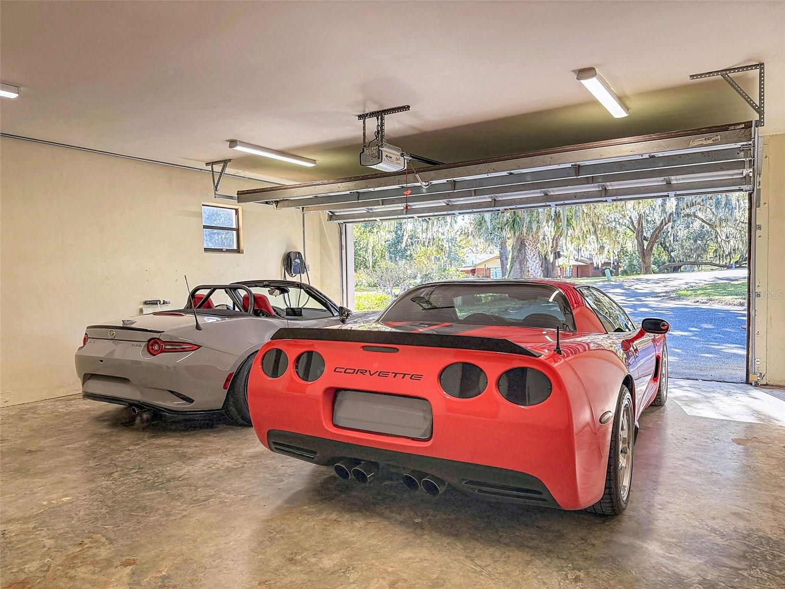 ROLLING HILLS LAKE - Residential