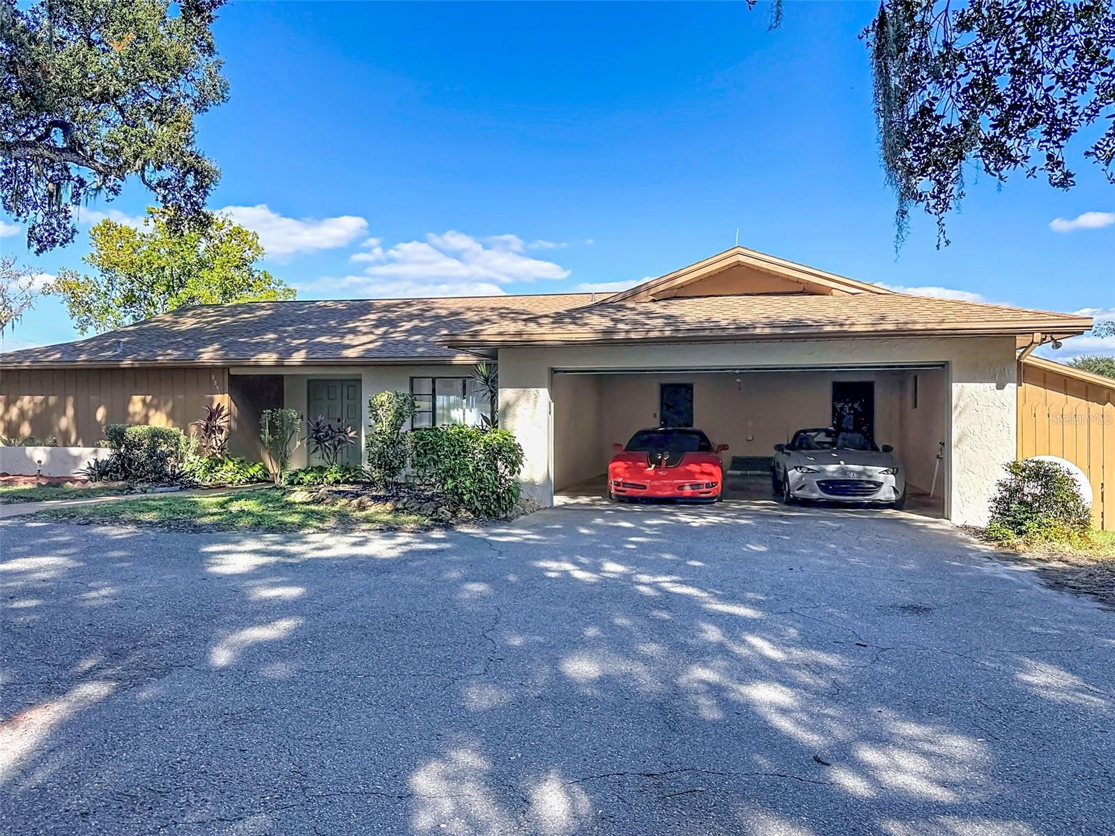 ROLLING HILLS LAKE - Residential