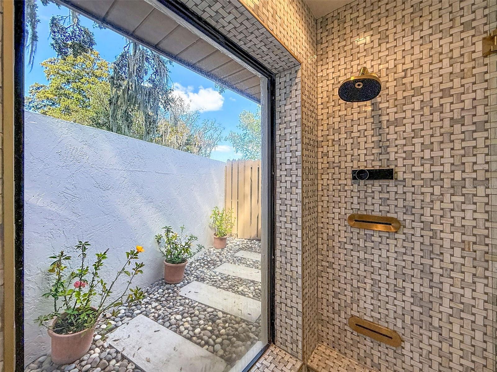 ROLLING HILLS LAKE - Residential