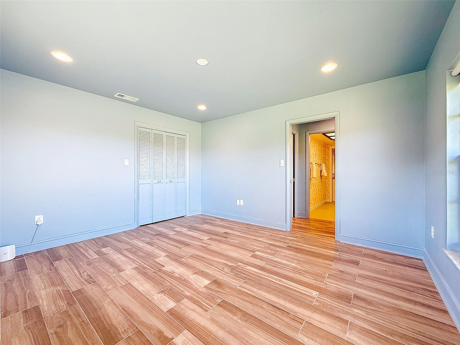 ROLLING HILLS LAKE - Residential