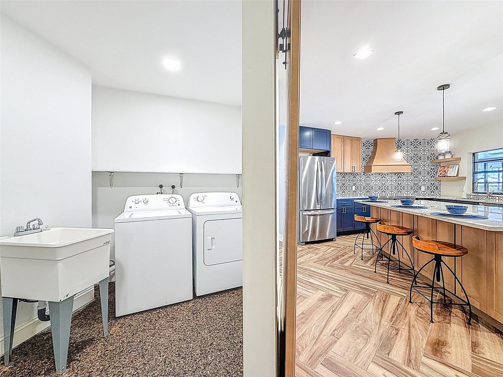 ROLLING HILLS LAKE - Residential