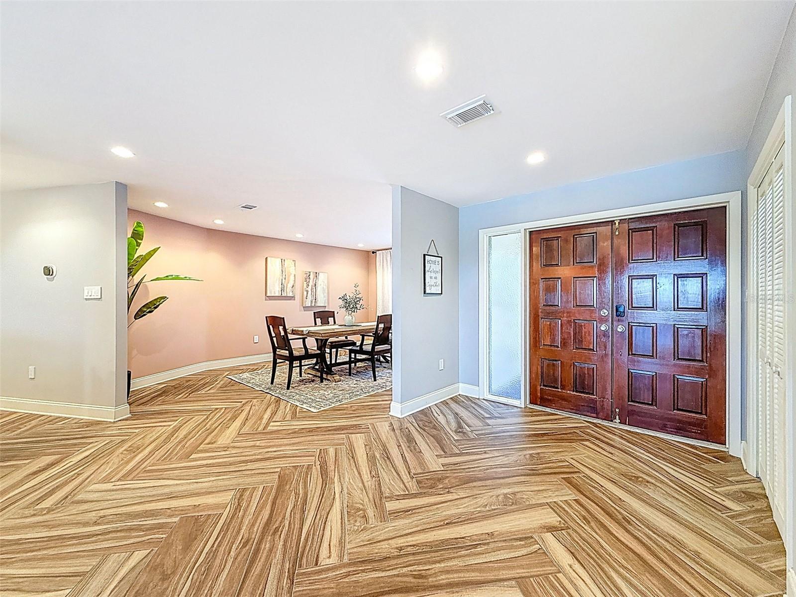 ROLLING HILLS LAKE - Residential